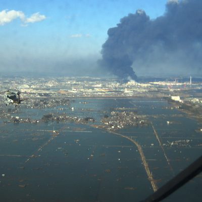 "زلزال وتسونامي توهوكو 2011"